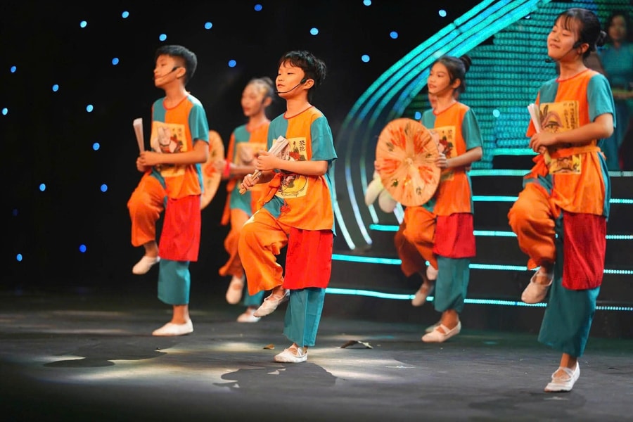 Khi tiếng ca trẻ thơ ngân vang với Đảng vẹn toàn niềm tin yêu