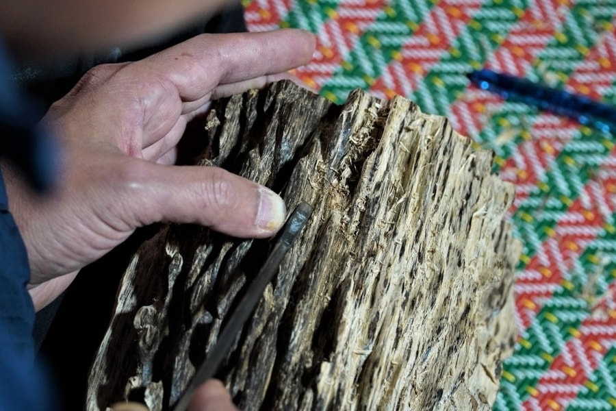 Cận cảnh khúc gỗ "trăm năm có một", được định giá tiền tỷ