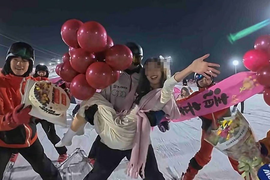 Thuê trai đẹp bế trượt tuyết