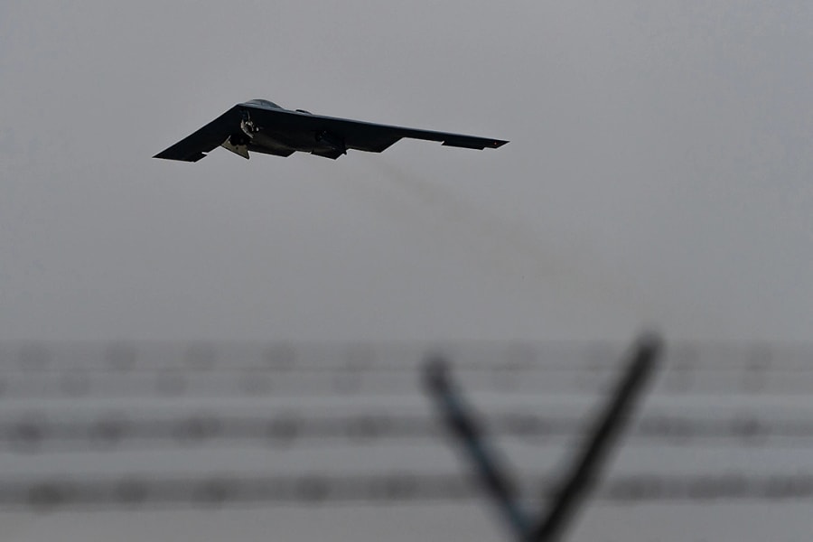 Công dân Trung Quốc bị bắt vì chụp ảnh căn cứ B-2 Mỹ