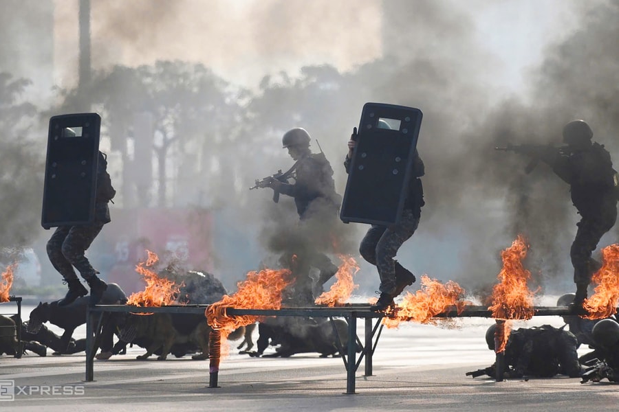 1.000 công an phô diễn sức mạnh trong lễ xuất quân bảo vệ Đại hội Đảng