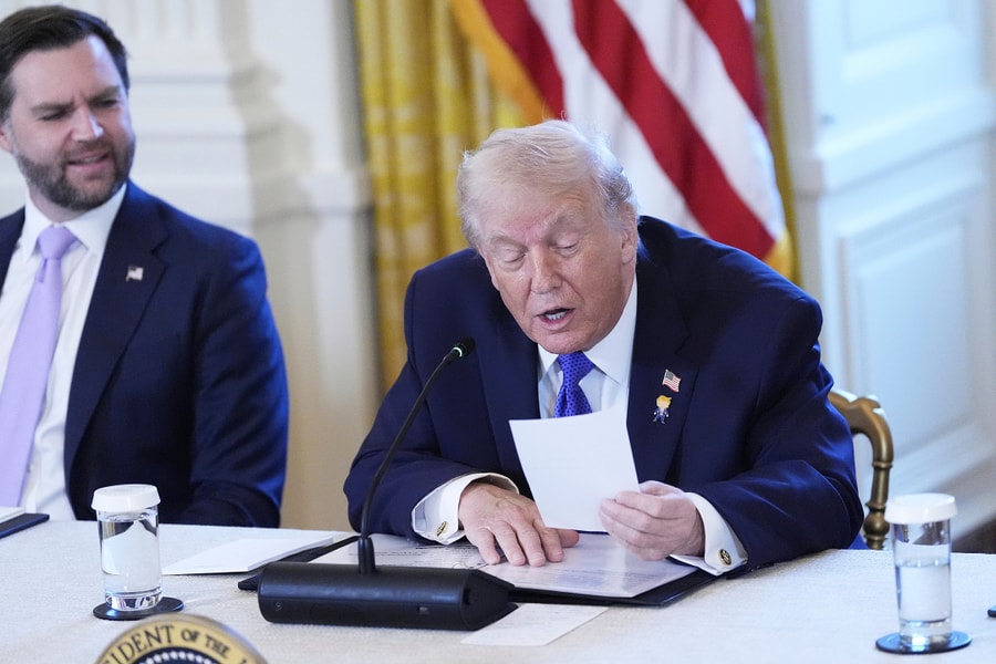 Ông Trump đọc to lời nhắn riêng từ Ngoại trưởng Rubio giữa cuộc họp