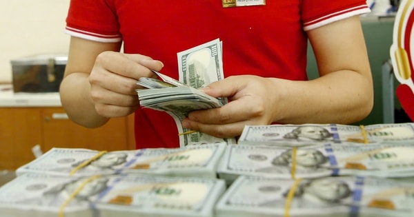 Nhiều điểm thu đổi ngoại tệ ở TPHCM "án binh bất động" trước giờ G