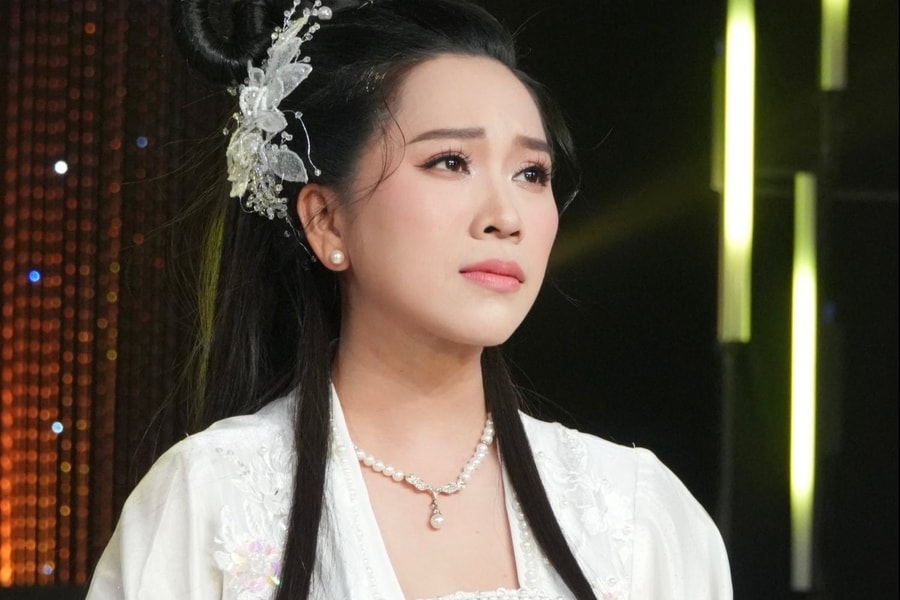 Bảo vệ túc trực ở đêm nhạc vì sợ Hồng Phượng bị quậy phá