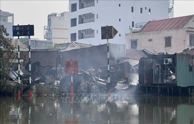 TP Hồ Chí Minh: Cháy nhà dân phía sau chợ Bình Trưng, hư hại nhiều tài sản
