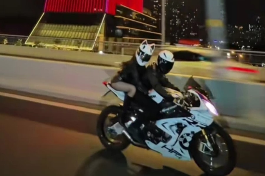 Kiếm hơn 7 triệu đồng mỗi tối nhờ hóa "soái ca" chạy mô tô ở TPHCM