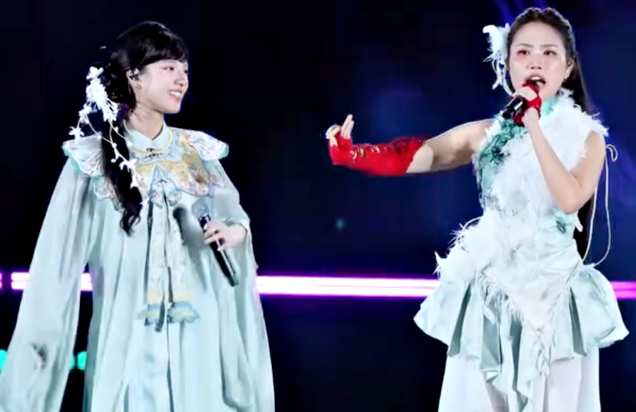 Phương Mỹ Chi trình diễn cùng sao Gen Z Trung Quốc