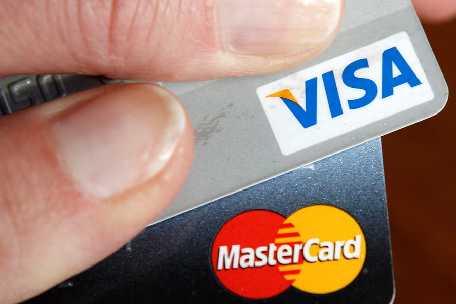 Ông Trump kêu gọi các hãng thẻ tín dụng giảm lãi suất từ 20% về 10%