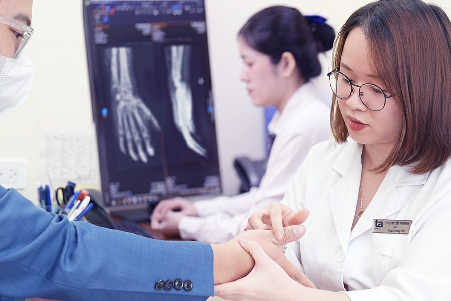 Đau khớp khi uống nhiều rượu bia cảnh báo bệnh gì?