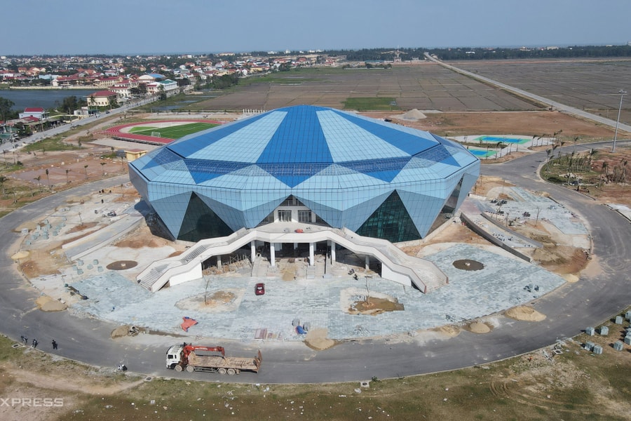 Nhà thi đấu hình kim cương xanh ở Quảng Trị