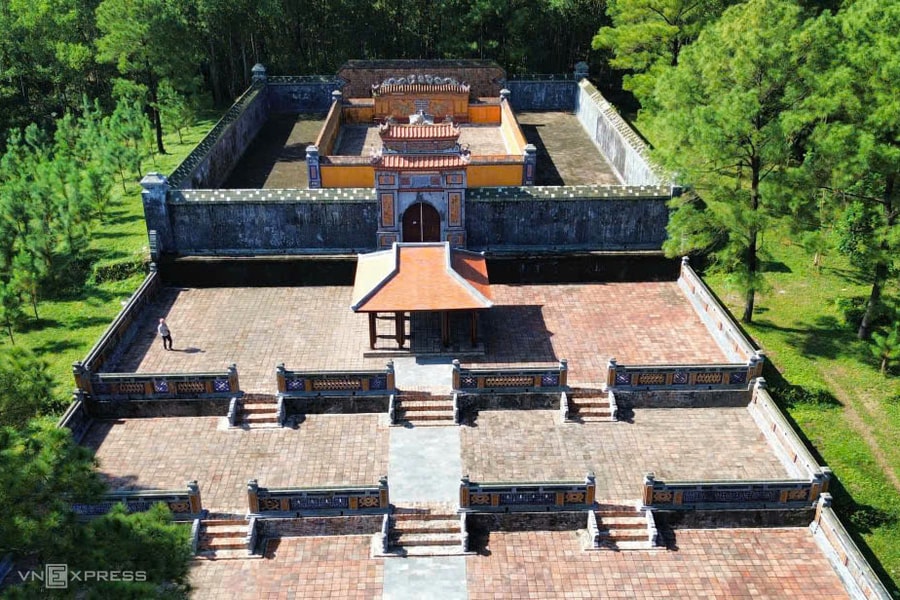 Tháo dỡ nhà rường dựng trái phép ở lăng Hoàng thái hậu Từ Dụ