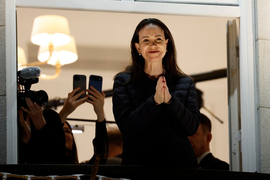 Chủ nhân Nobel Hòa bình không được phép tặng lại giải cho ông Trump