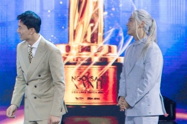 Mỹ nam 'Mưa đỏ' gây bàn tán