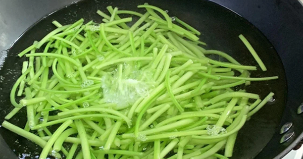 Đừng chỉ ăn củ, lá loại cây này quý như "nhân sâm người nghèo", hễ ra chợ là thấy