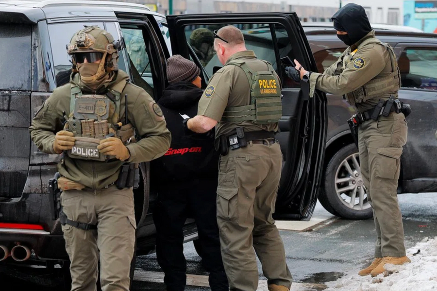 Nhân viên ICE bắn chết người di trú: Mỹ điều hàng trăm đặc vụ đến Minneapolis