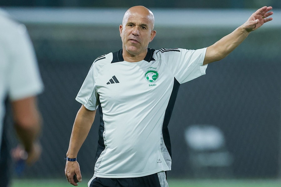 HLV Kim Sang-sik so tài đối thủ lừng danh từng là á quân châu Âu