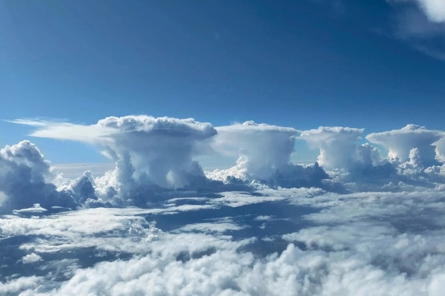 Phi công ghi lại hiện tượng kỳ lạ ở độ cao hàng nghìn mét từ cửa sổ máy bay