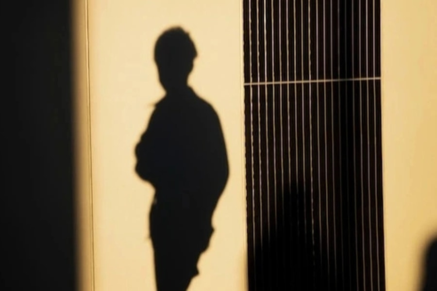 Tôi bắt gặp chồng "vào nhầm phòng" của chị giúp việc lúc nửa đêm