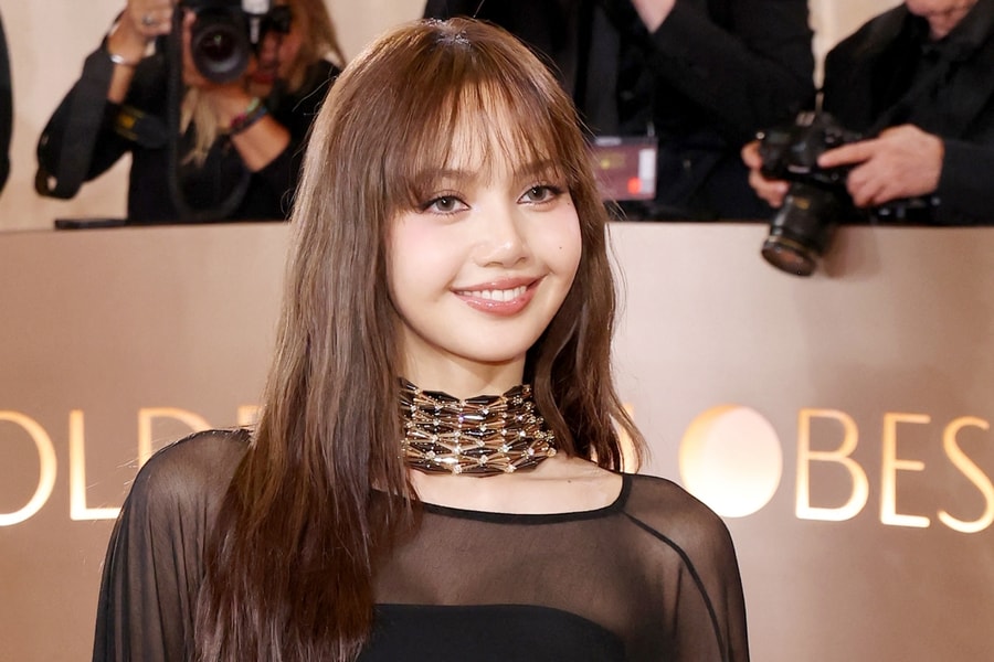 Lisa mặc váy xuyên thấu tới Quả Cầu Vàng 2026