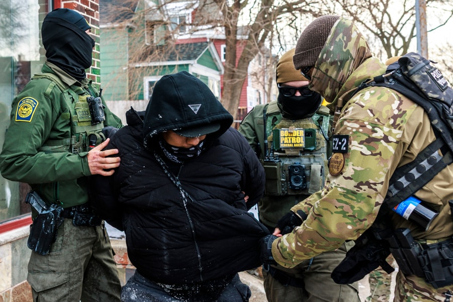 Mỹ điều thêm hàng trăm đặc vụ đến Minneapolis sau vụ nổ súng chết người