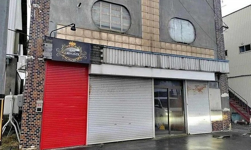 Chủ quán bar ở Nhật giấu thi thể cô gái trong khe tường