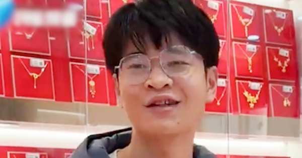 Ông chủ tiệm vàng trẻ tuổi "chịu chơi": Phát vàng, thưởng Tết cả tỷ đồng tiền mặt cho nhân viên