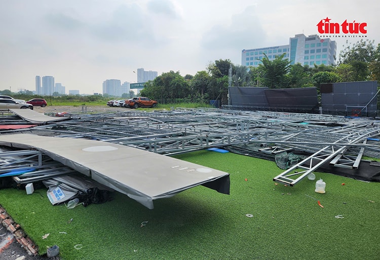 Tháo dỡ hàng loạt sân thể thao xây dựng trái phép ở phường Bình Trưng