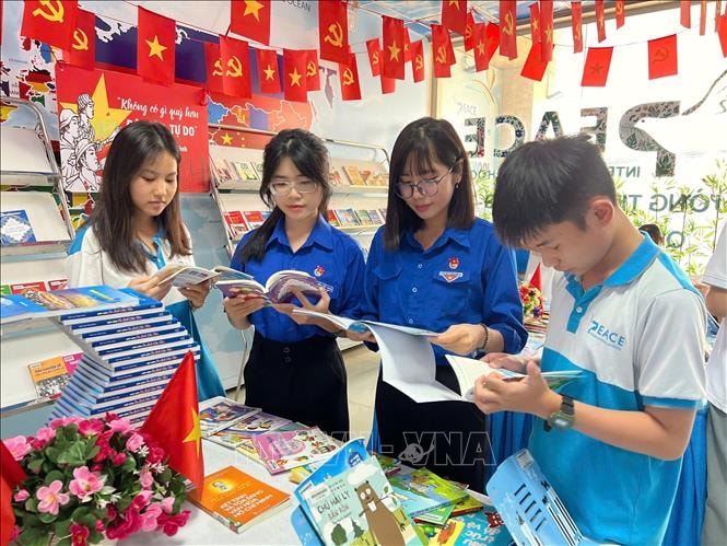 Xây dựng văn hóa đọc, kết nối tri thức trong nhà trường và cộng đồng