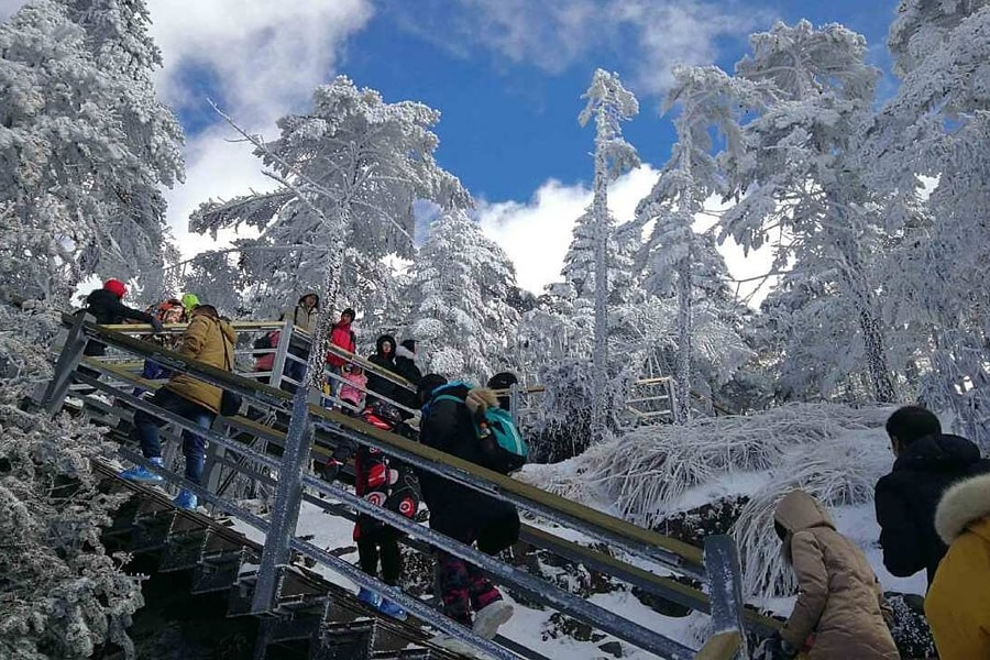 Khách Đông Nam Á đổ xô đi Trung Quốc ngắm tuyết