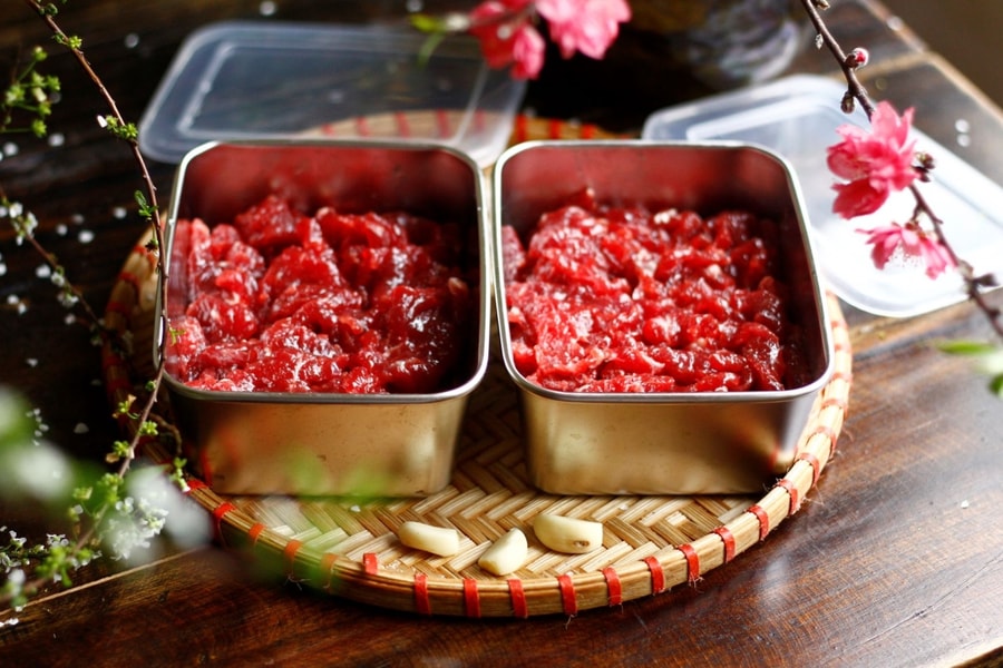 Vì sao thịt bò xào vẫn dai dù ướp kỹ?