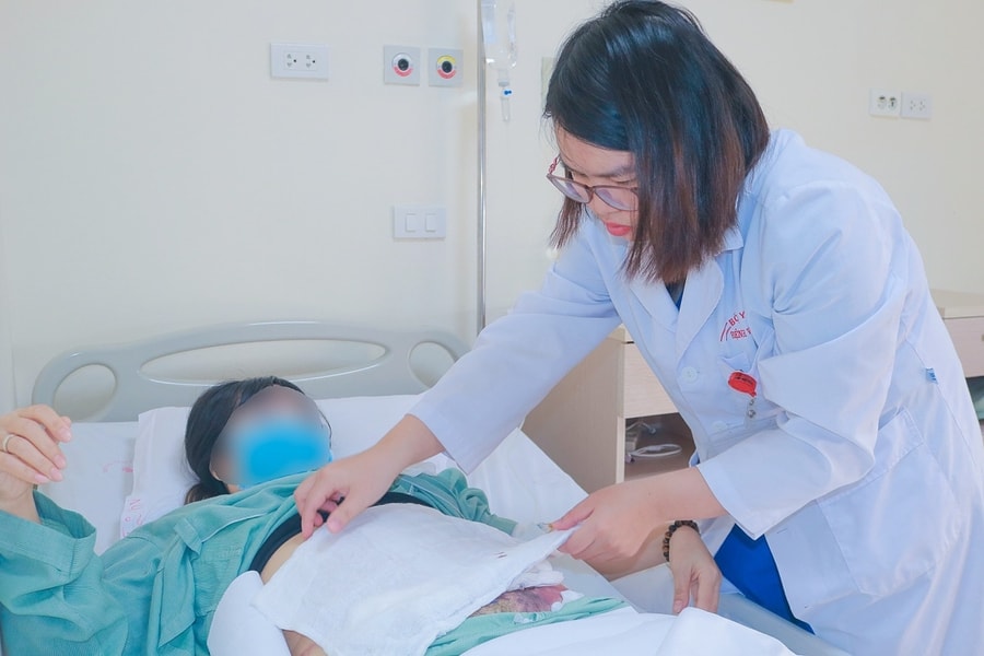 Suýt mất mạng sau 8 giờ hút mỡ bụng làm đẹp đón Tết