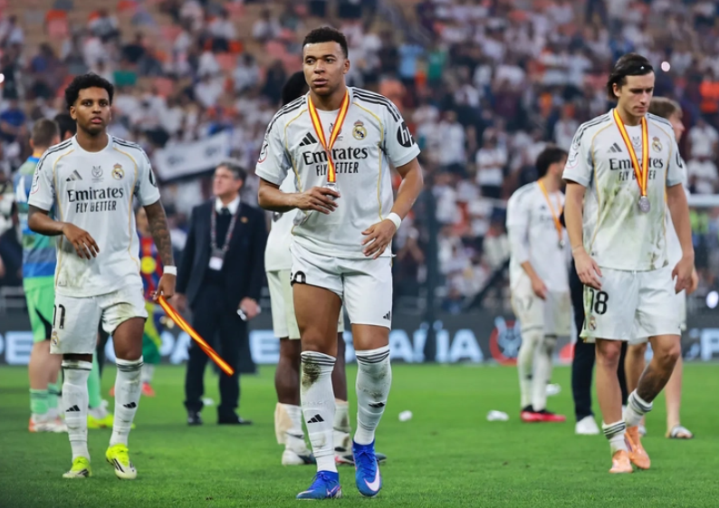 Mbappe cãi lời Alonso ở chung kết Siêu Cup Tây Ban Nha