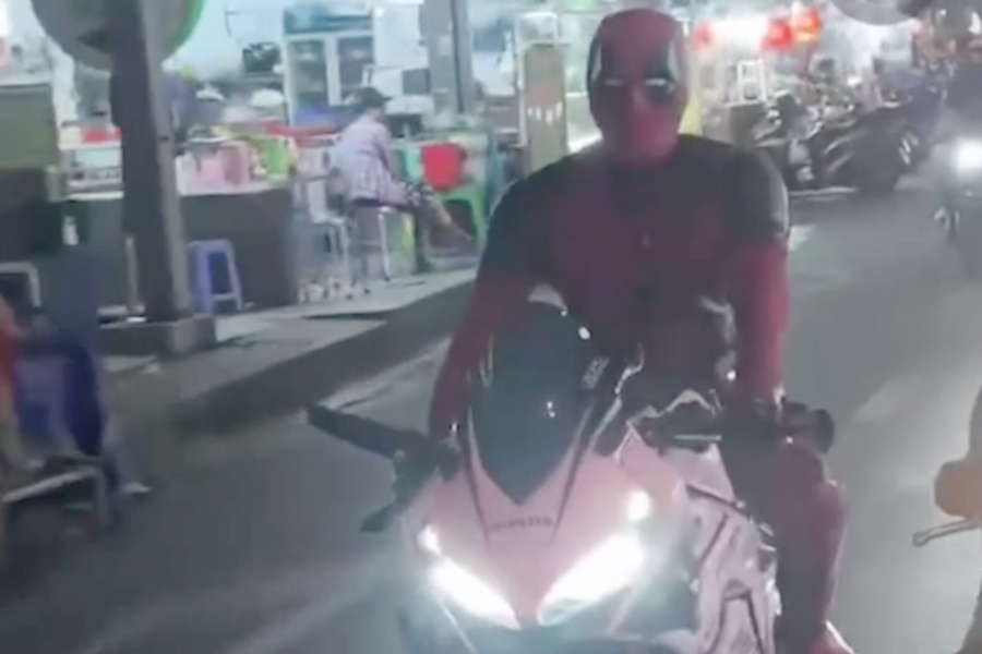 Bị phạt vì hóa trang siêu anh hùng lái xe máy