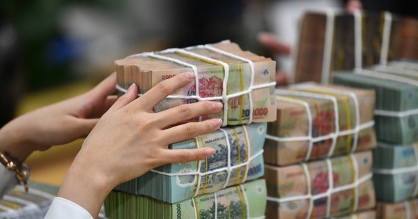 Ngân hàng tăng lãi suất tiết kiệm vượt 7%/năm