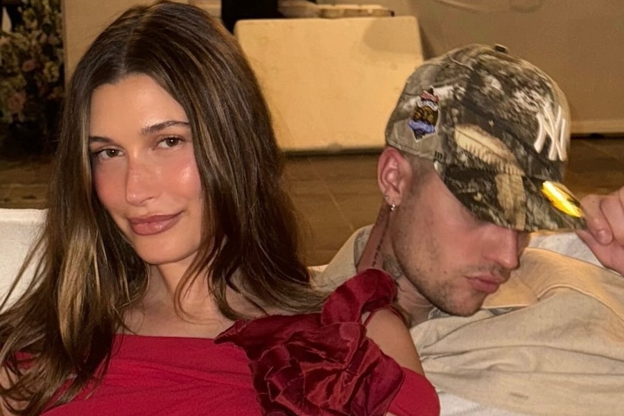 Vợ chồng Justin Bieber lại gây bàn tán