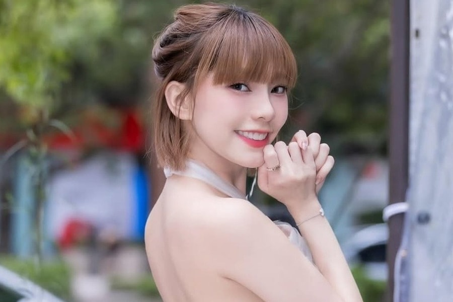Hot girl Trung Quốc sau lùm xùm lộ ảnh nhạy cảm