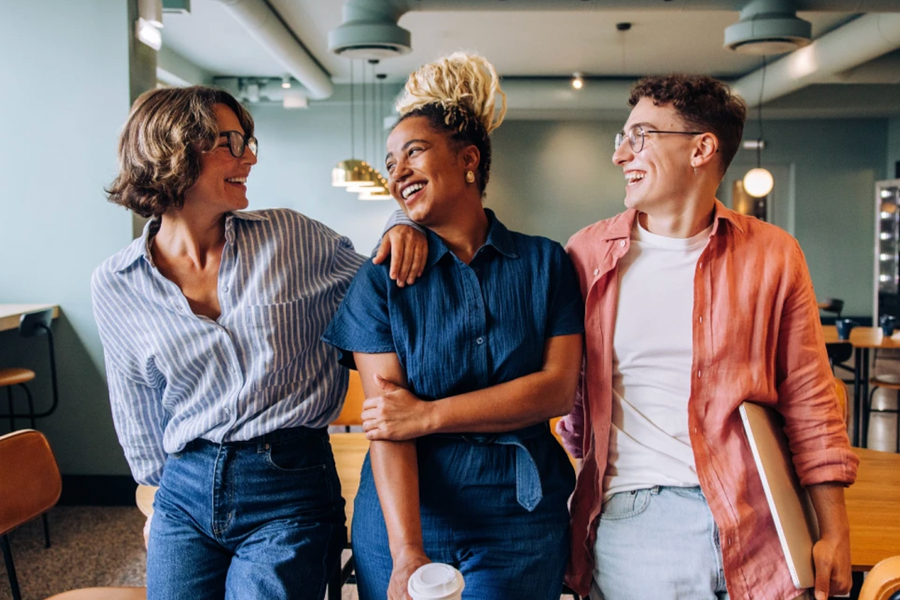 Công ty trả tiền để nhân viên đi chơi với bạn