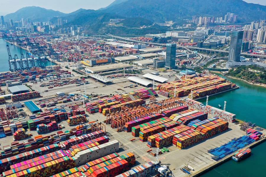 Trung Quốc thặng dư thương mại hơn 1.100 tỷ USD năm 2025