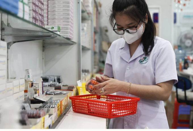 Góc khuất sau mỗi lần bác sĩ đổi thuốc