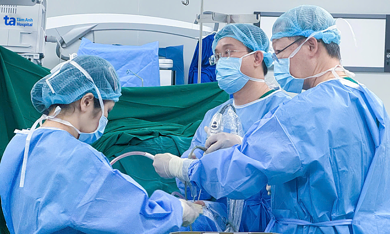 Tay chân, mặt to dần do u tuyến yên