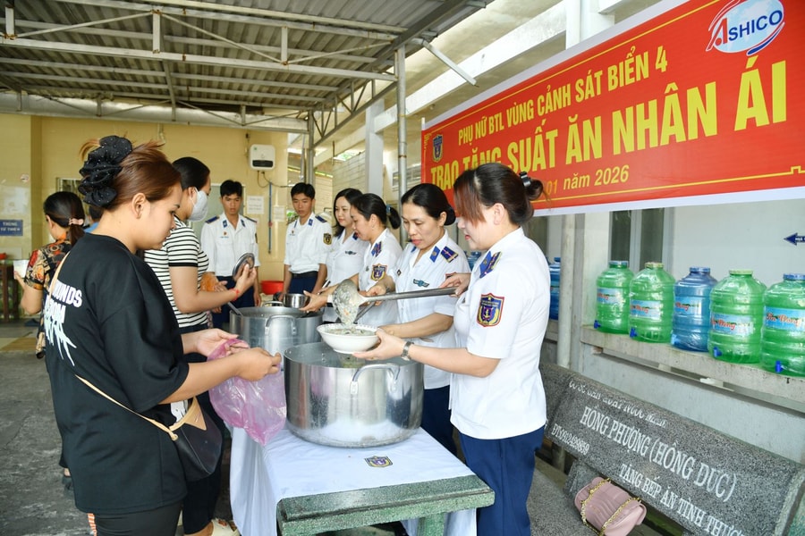 Tỏa sáng phẩm chất ‘Bộ đội Cụ Hồ’ qua những bát cháo tình thương