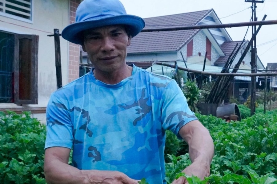 Làng hoa hút hàng trước Tết, người dân chỉ mong gỡ vốn sau bão lũ