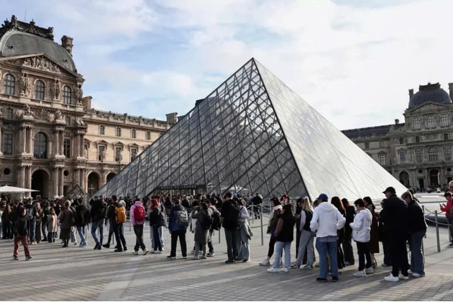 Tranh cãi giá vé bảo tàng Louvre tăng gần gấp rưỡi