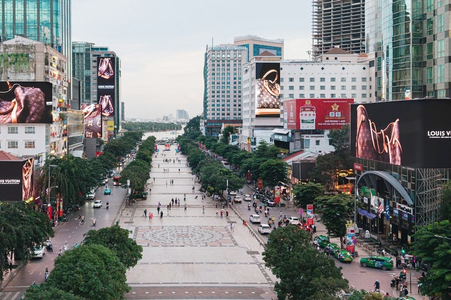 Di sản monogram Louis Vuitton xuất hiện ở trung tâm TP HCM