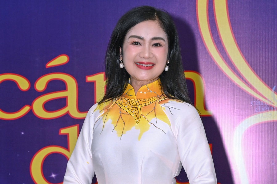 Nghệ sĩ hội ngộ trên thảm đỏ giải Cánh Diều