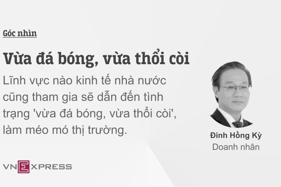 Vừa đá bóng, vừa thổi còi