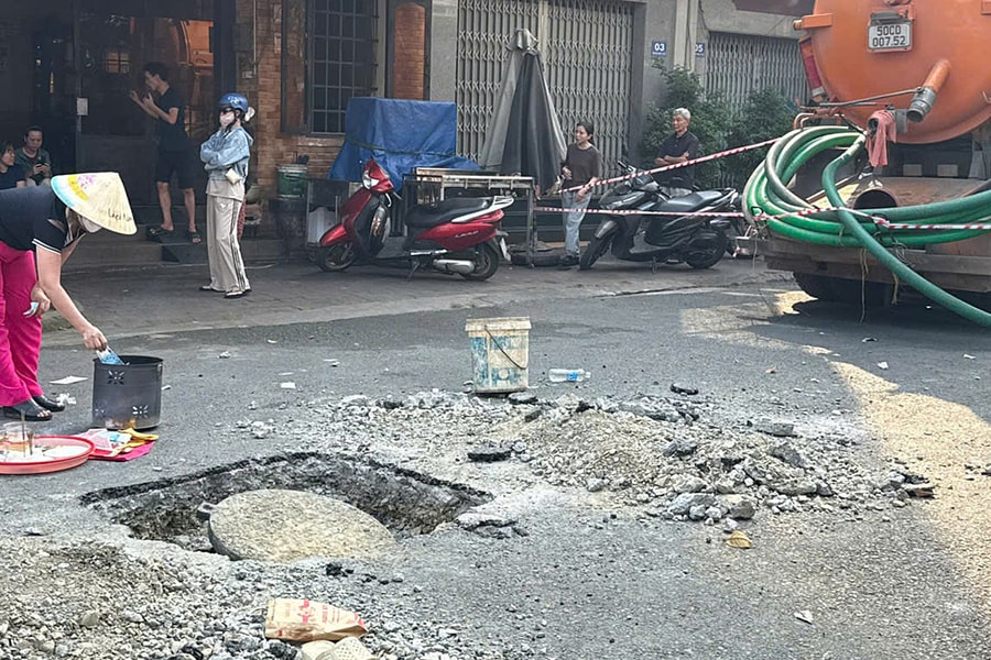 Hai công nhân tử vong dưới cống ở TP HCM