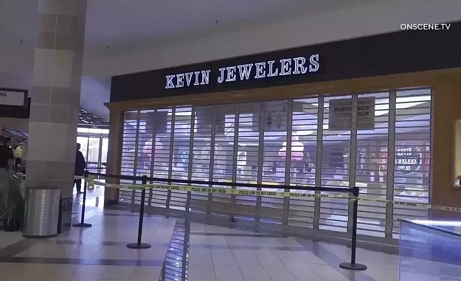 Băng đảng đập tủ kính, cướp tiệm vàng ở California