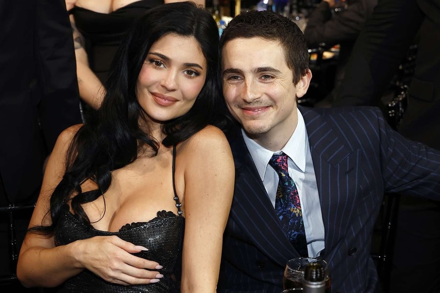 Kylie Jenner và bạn trai mặn nồng