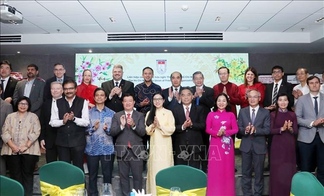 Gặp gỡ hữu nghị kỷ niệm 75 năm Ngày truyền thống đối ngoại nhân dân